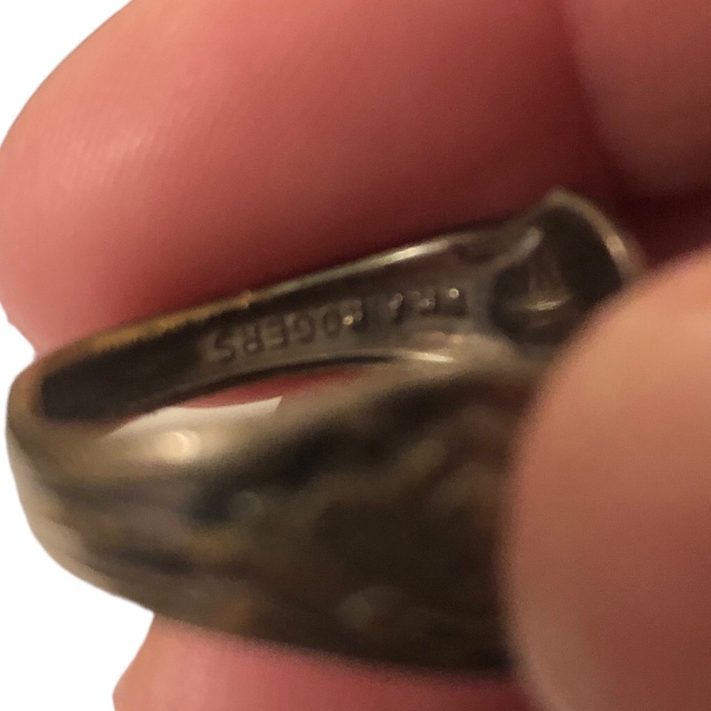W.M. Rogers Silverware Ring size 7 - Picture 5 of 10